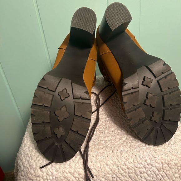 Sariyah Platform Hiker Bootie - Picture 3 of 8